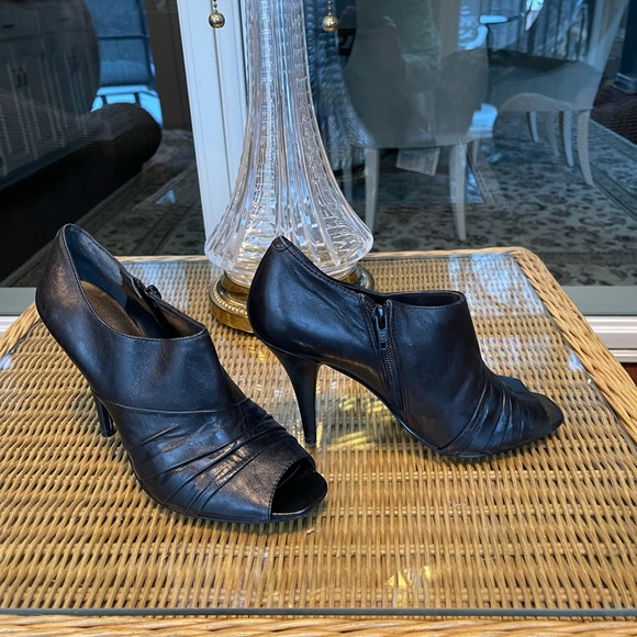 Nine West bootie heels - Picture 2 of 4